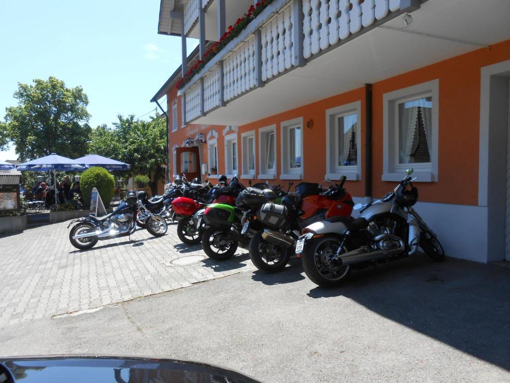 Landgasthof Schutzen Hotel Tengen Ngoại thất bức ảnh